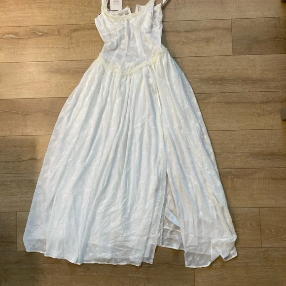 Miss Circle White Maxi Dress - Picture 7 of 7